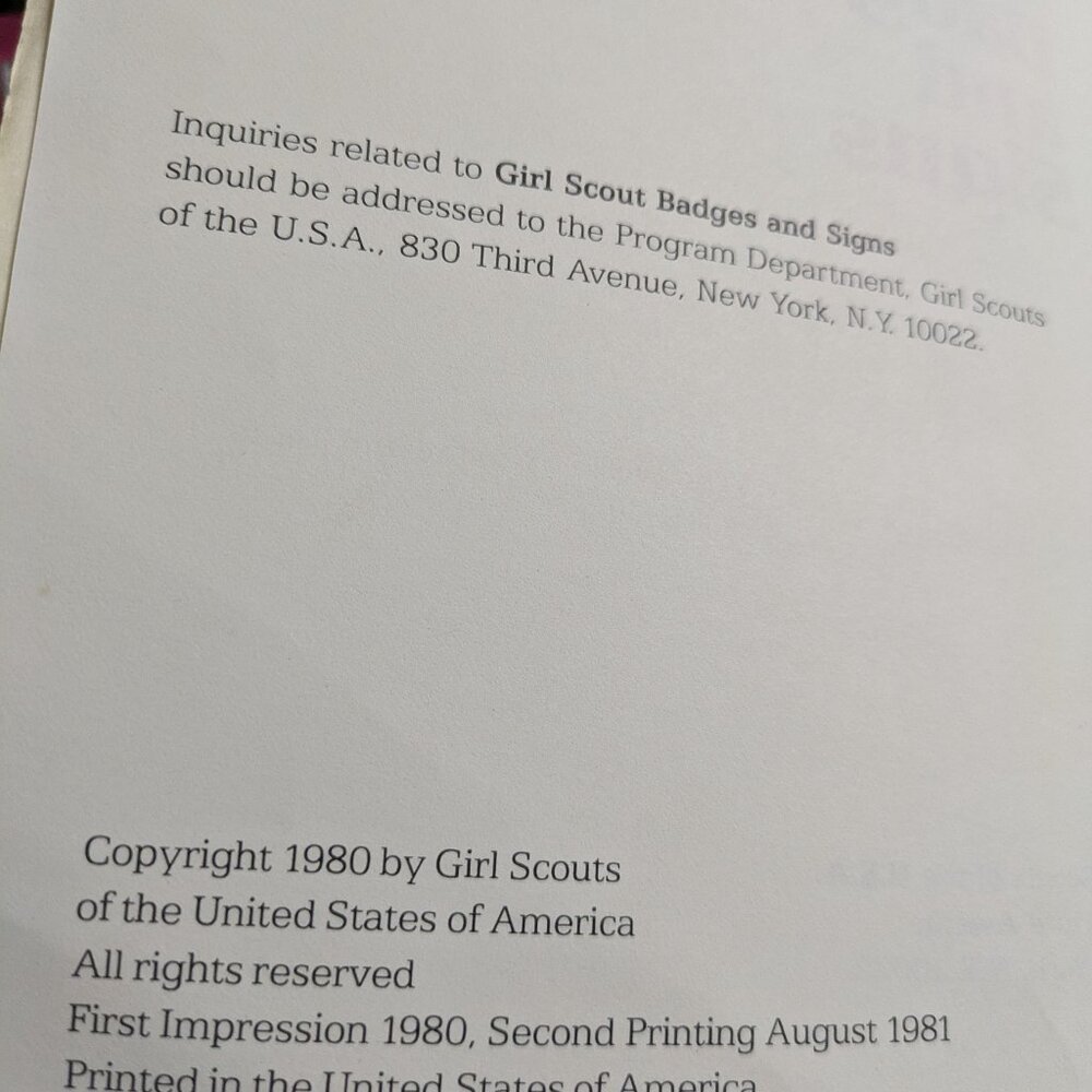 Girl Scout Badges And Signs Book 1980 Vintage Girl Scouts - Picture 3 of 5